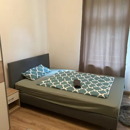 Schoenes 4 Betten Und 2 Schlafzimmer Vollausgestattet * Chemnitz